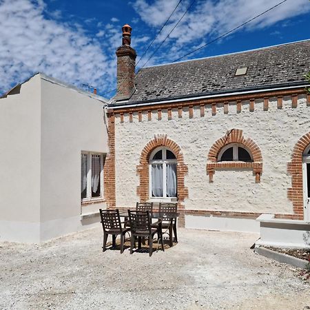 Saint-Ay sur la route des châteaux Exterior foto