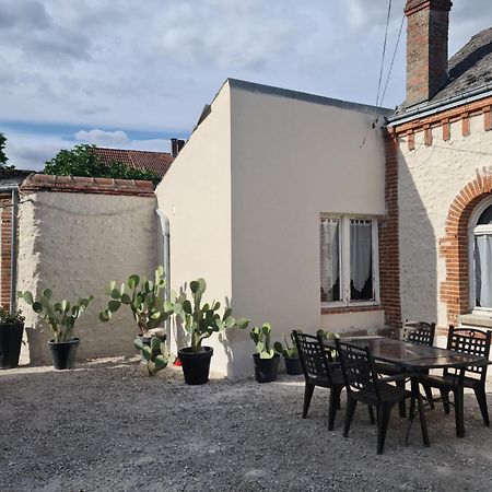 Saint-Ay sur la route des châteaux Exterior foto